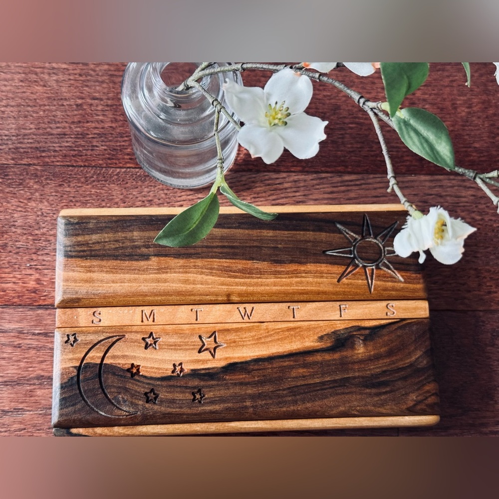 Wooden Pill Box 7 Day Sun โ๏ธ & Moon ๐ Day Nigh Travel/Nature Ornament Pill case - Picture 3 of 8